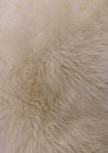 Įkelti vaizdą į galerijos rodinį, Susiūtas dvigubas baltas avikailis