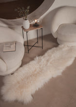 Įkelti vaizdą į galerijos rodinį, Susiūtas dvigubas baltas avikailis