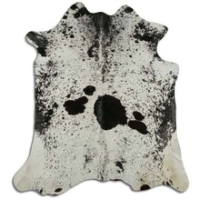 Įkelti vaizdą į galerijos rodinį, Salt and Pepper egzotinis karvės kailis L
